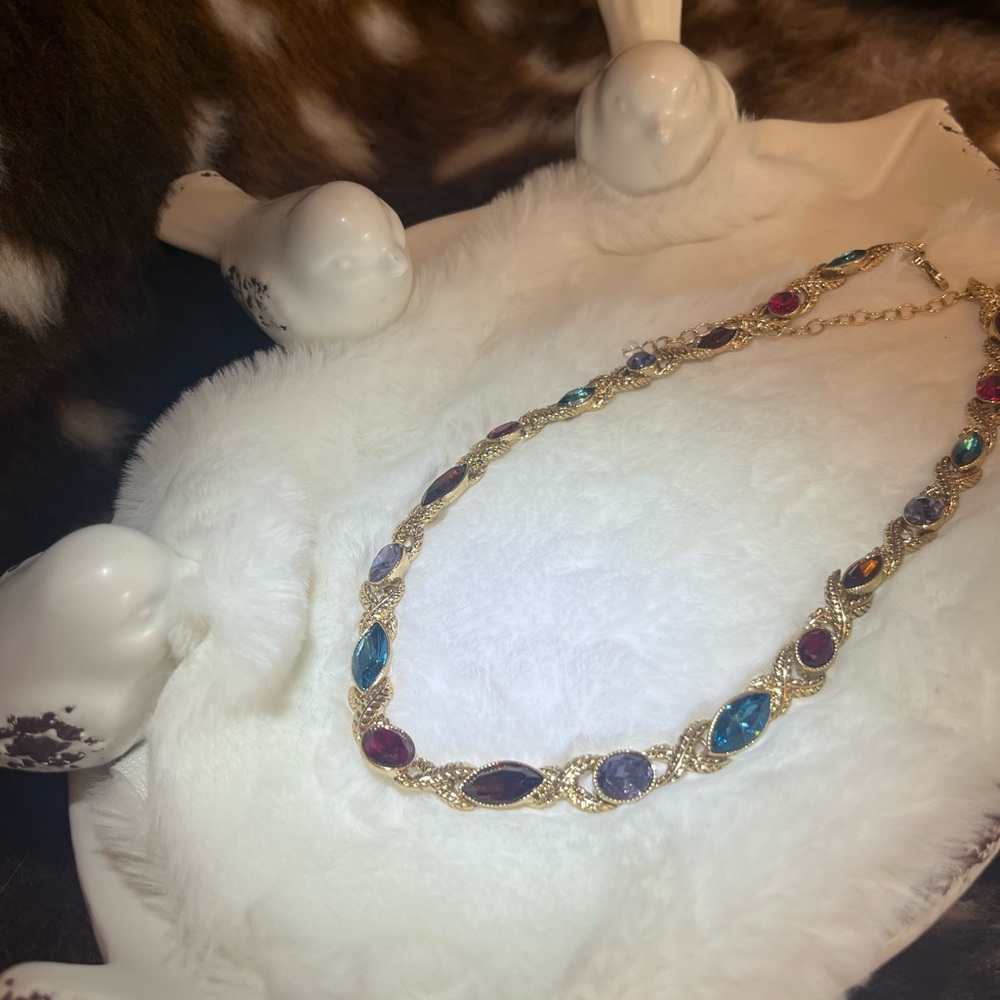 Gold tone and multicolor rhinestone leaf design necklace - Picture 12 of 12